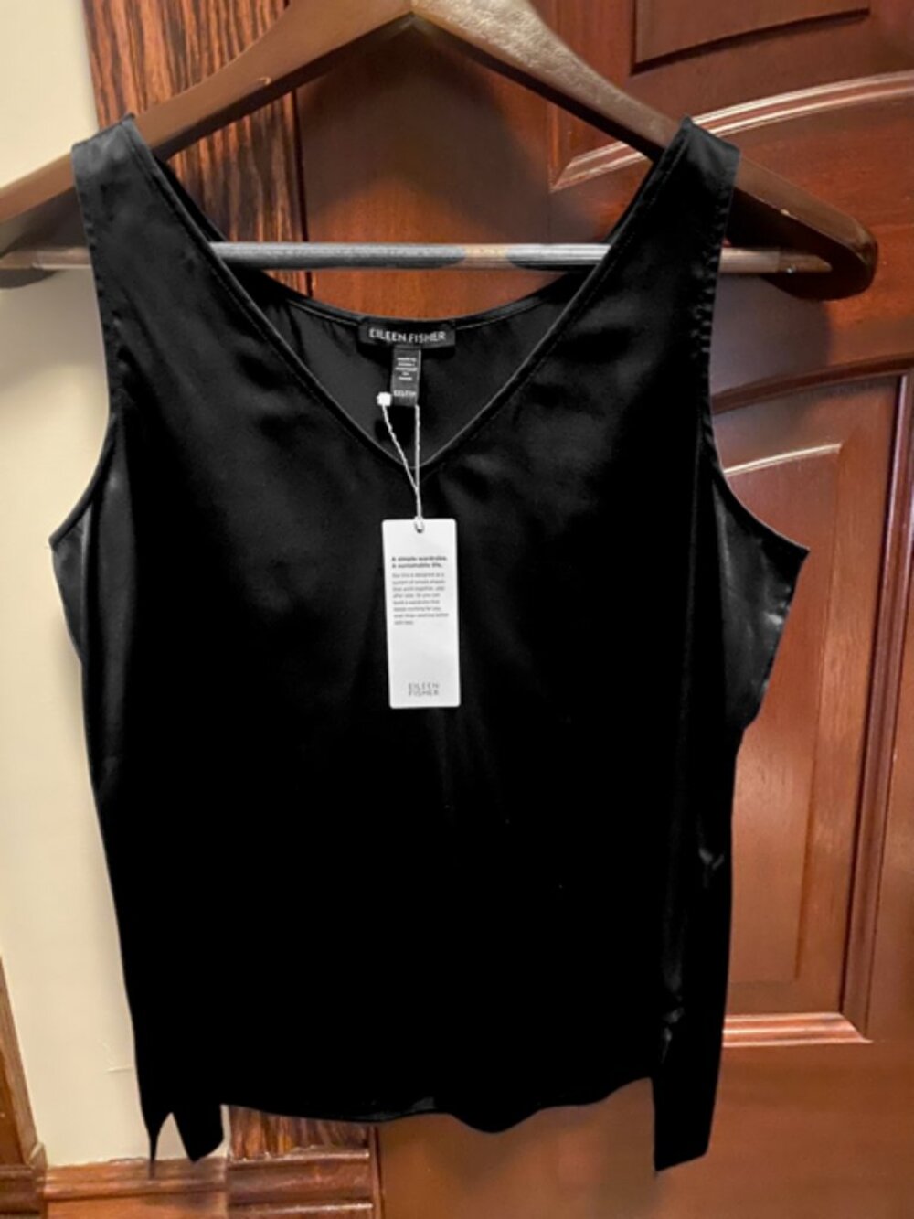 ✨ NWT Eileen Fisher Silk Stretch Charmeuse V-Neck Tank  XXS✨